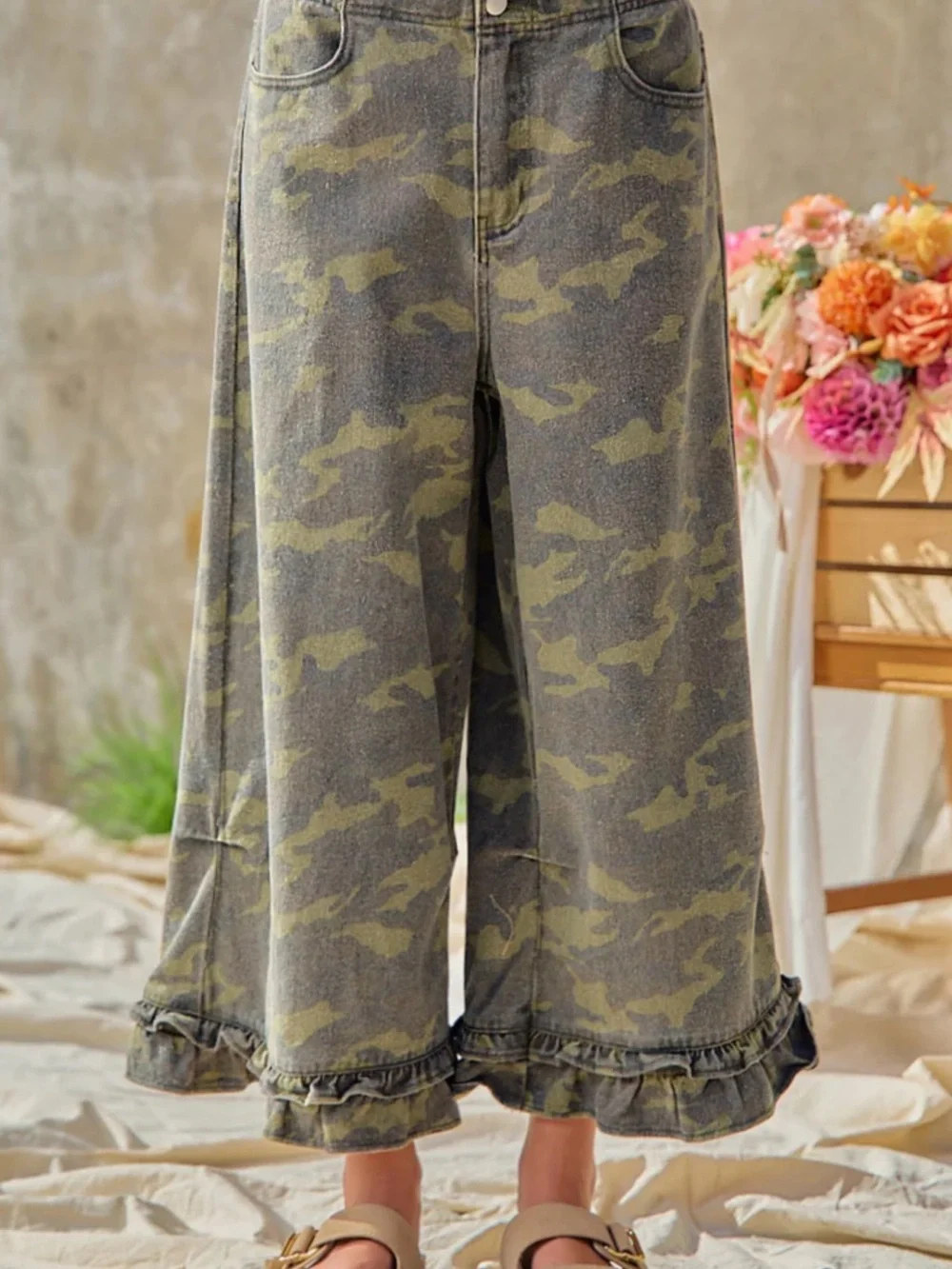 💕Arrives June! Bibi Cropped Camo Ruffle Hem Pants - Picture 2 of 10